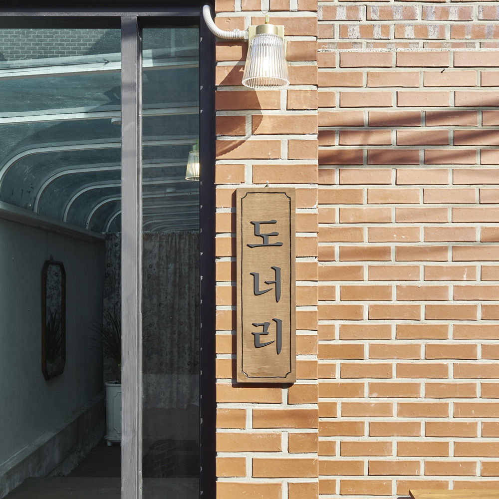 十平米打造温馨原木风咖啡馆，设计亮点一语道破-20