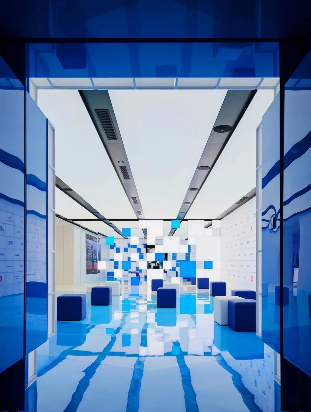 祝贺！周艳阳、吴琼设计作品“英特尔全球科技体验中心”获2025德国红点奖-49