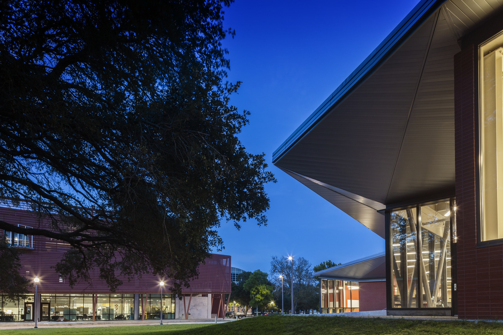 Prairie View A&M University Fabrication Center  / Kirksey Architecture-37