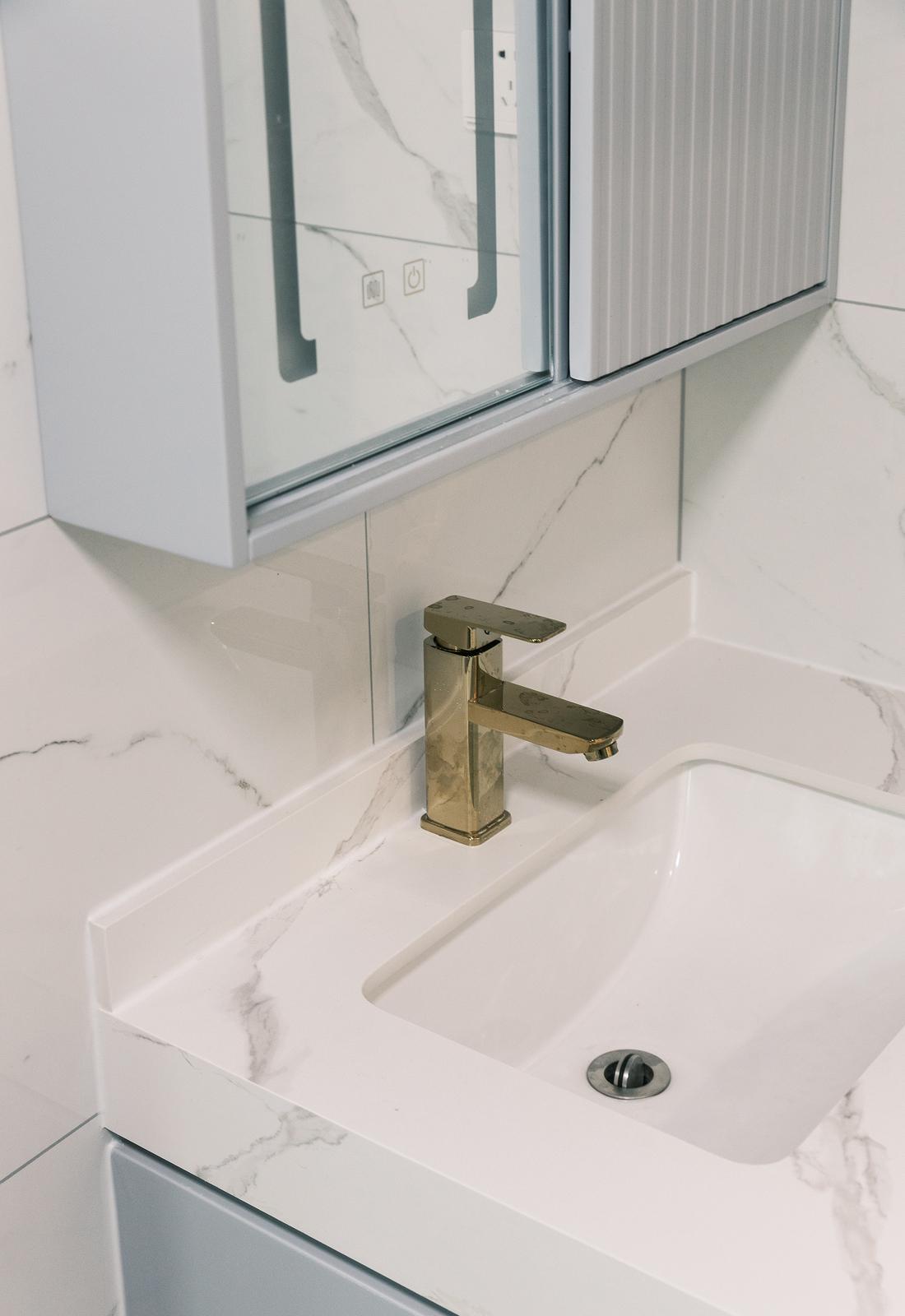 奶杏色客厅与六角形地砖的完美融合-17