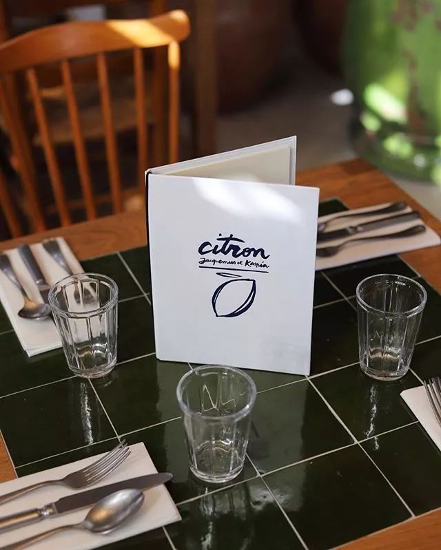 圣罗兰巴黎开设时尚咖啡厅，大牌争相跨界咖啡业-13