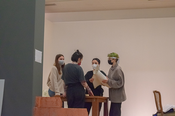 回声，一座城市的反射（注：refle·os推测应为reflejos，西班牙语反射、反响之意） -64