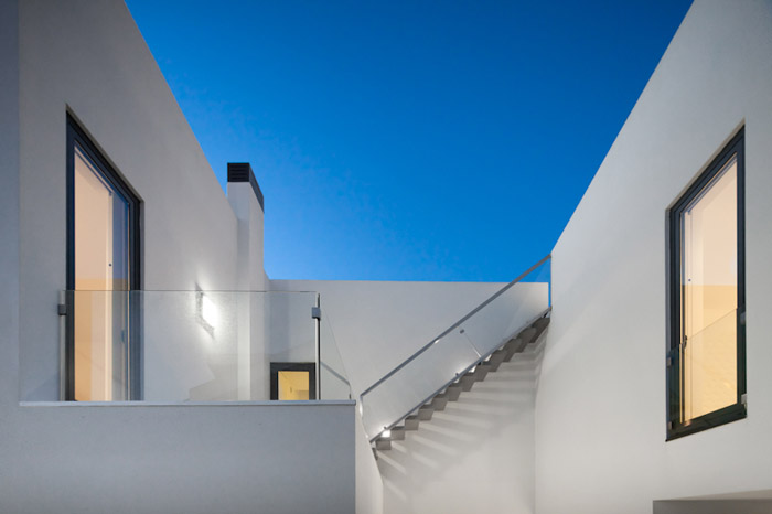 葡萄牙 DJ 住宅 | 中庭组织复杂空间-6