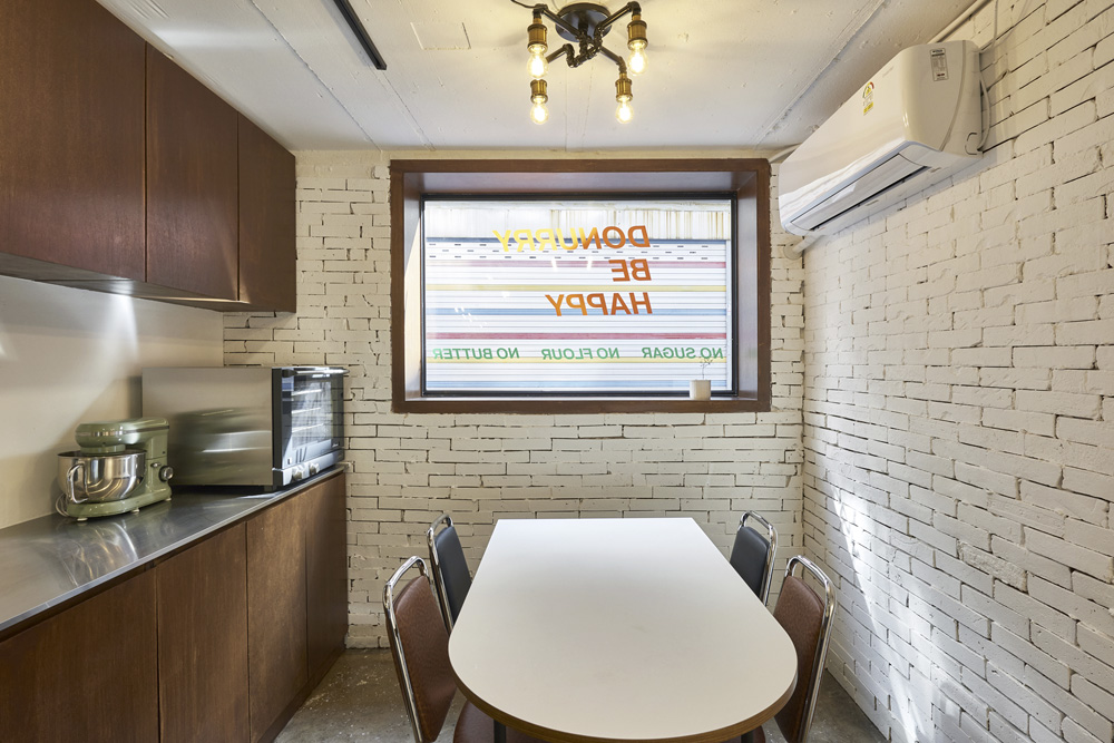 十平米打造温馨原木风咖啡馆，设计亮点一语道破-7