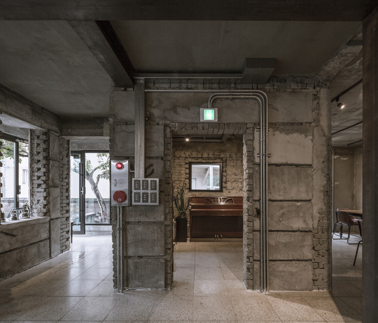 首尔老屋新生命,TEMP 建筑工作室打造独特咖啡馆-14