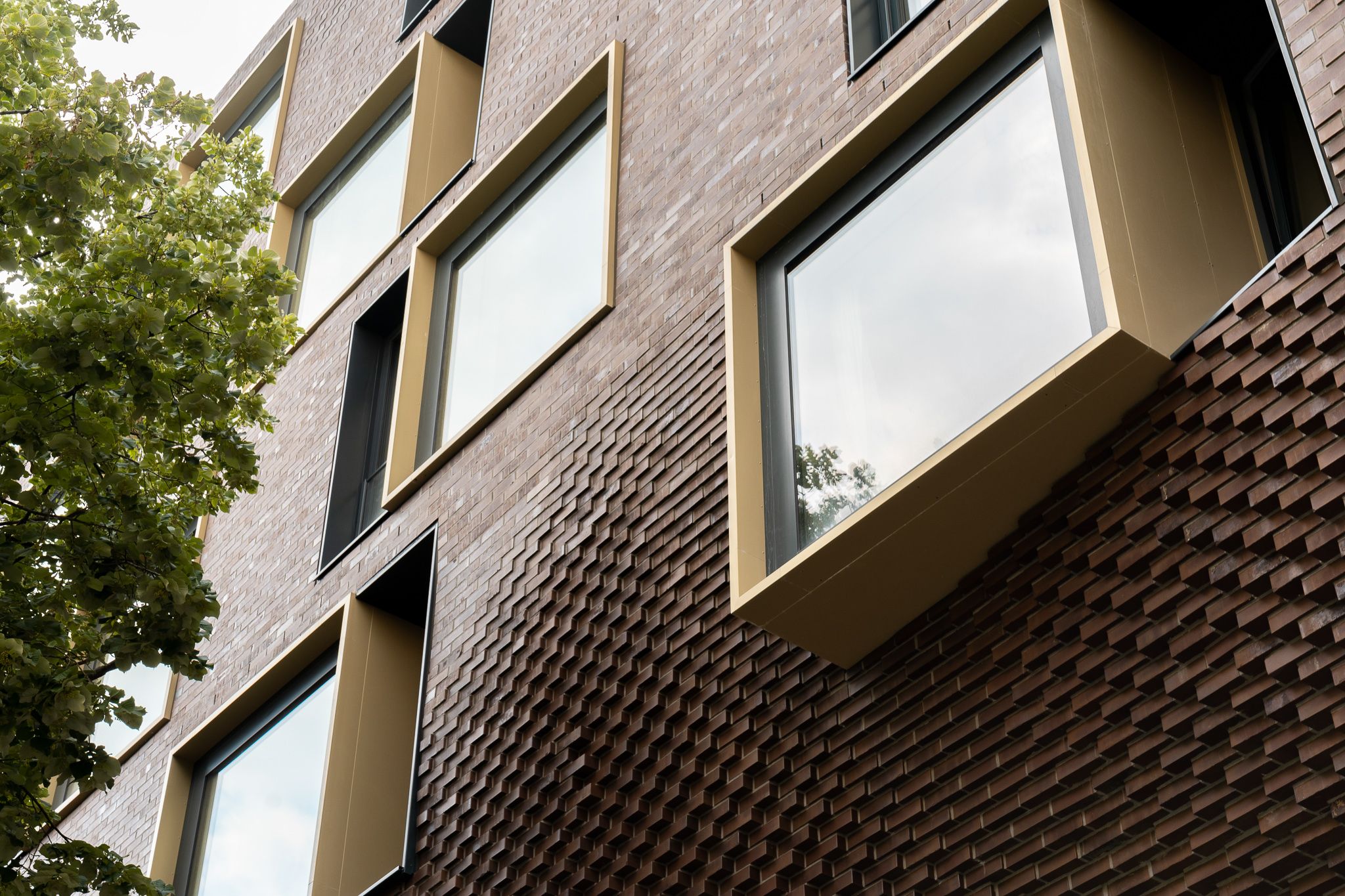 砖；砖块；积木（需根据具体语境判断，若仅单词本身，常见释义为砖 ） 丨德国柏林丨GRAFT-38