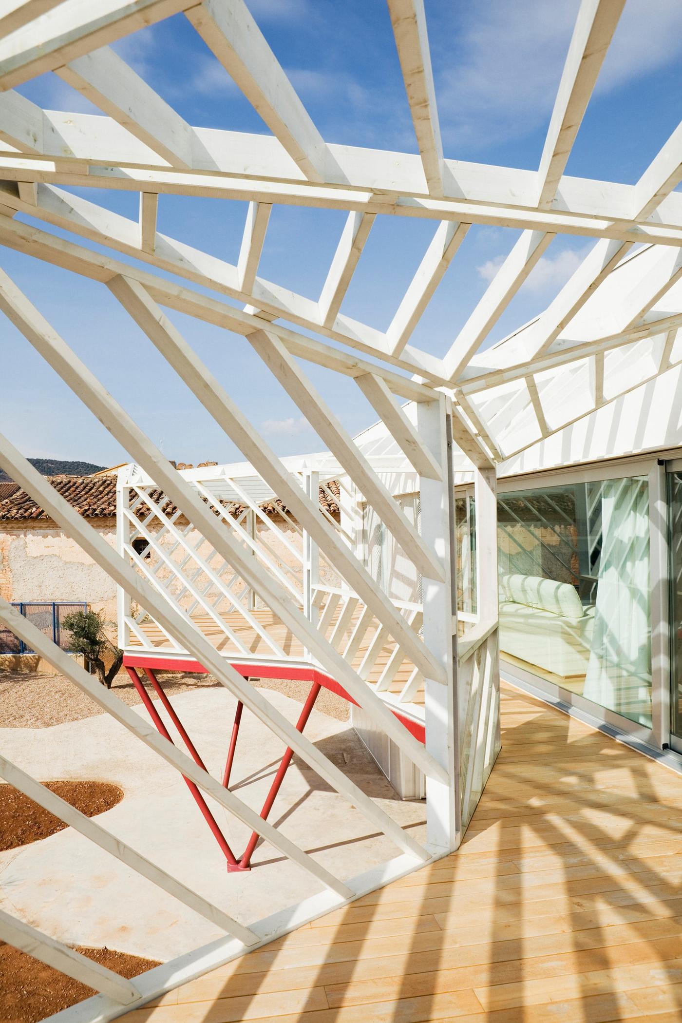 规则与不规则的碰撞，传统住宅与创新空间的组合-3