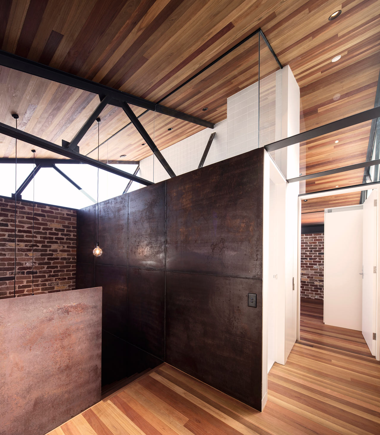 A Sydney House with an Industrial Past Incorporates Some of those Elements-10
