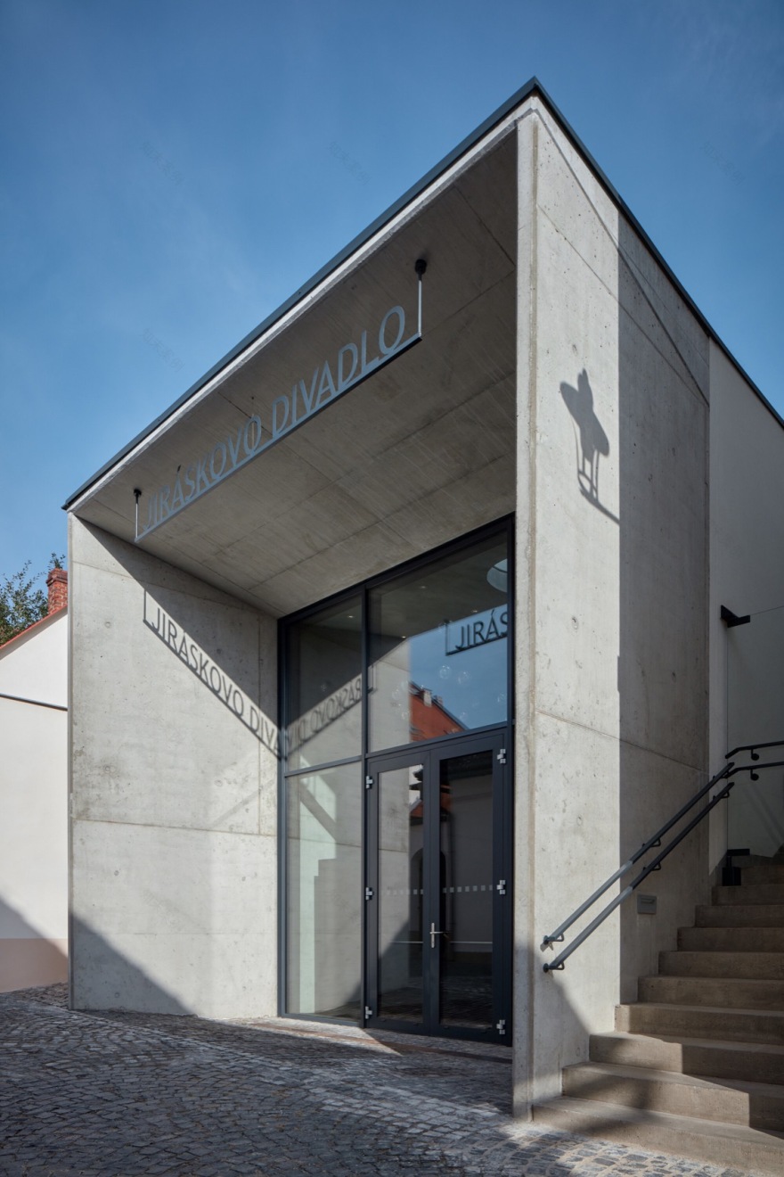 捷克Jirásek剧院修复丨Adam Rujbr Architects-5