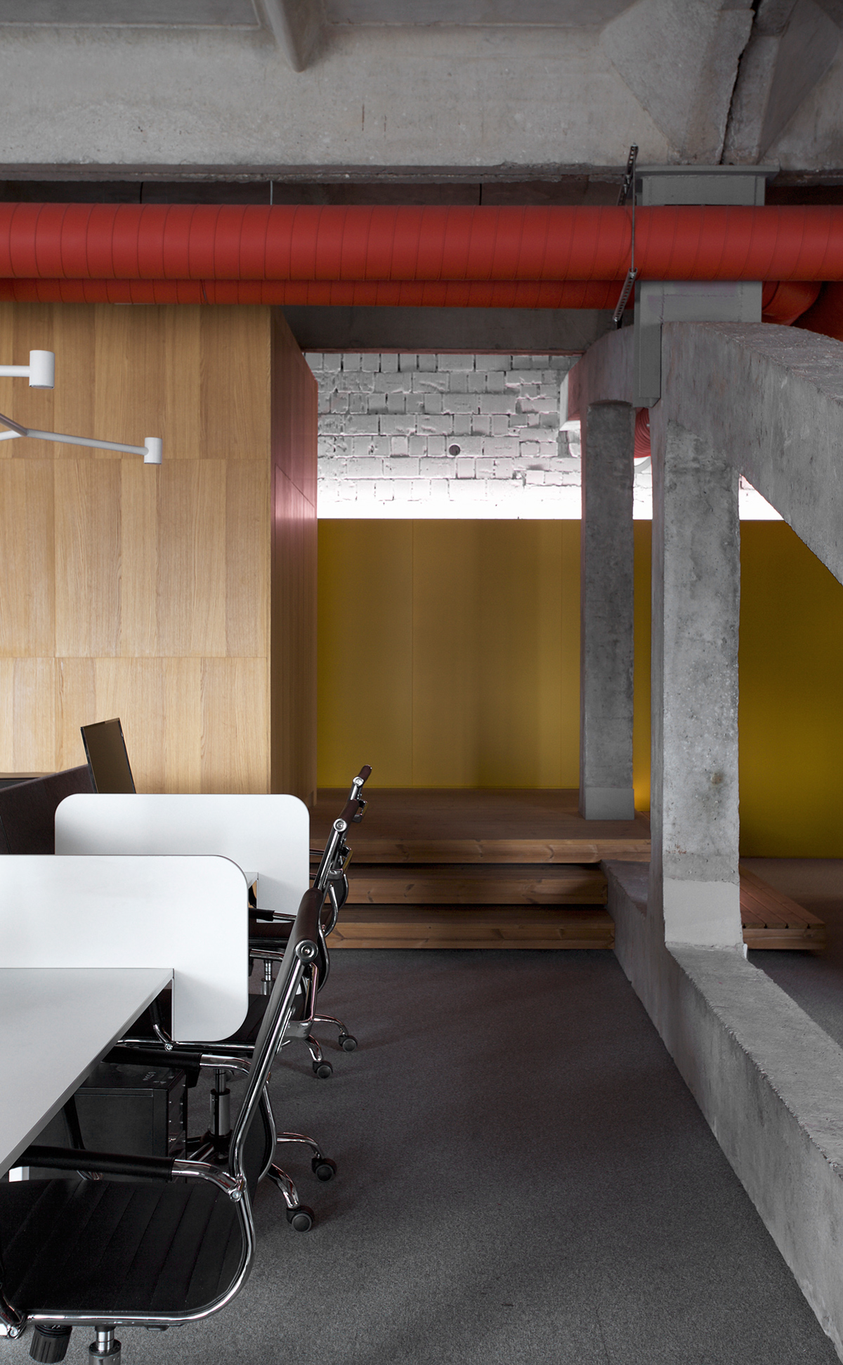 乌克兰工业风办公室设计-9