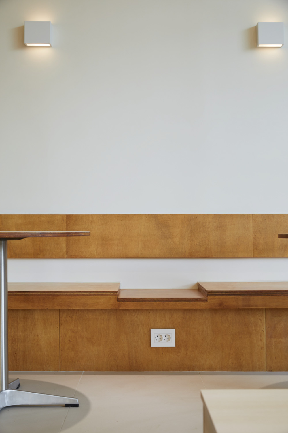 首尔 CAFÉ 4LEAF | 极简白的小清新咖啡厅设计-20