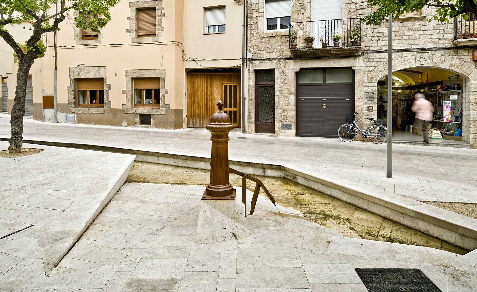 西班牙班约莱斯老城区 Banyoles 景观改造设计-16