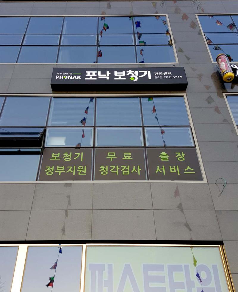 极简白调的清新空气中心-11