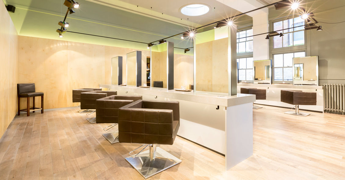 英国埃特镇的艾梵达生活方式沙龙丨英国埃克塞特丨Salon Designers Reis Design-2