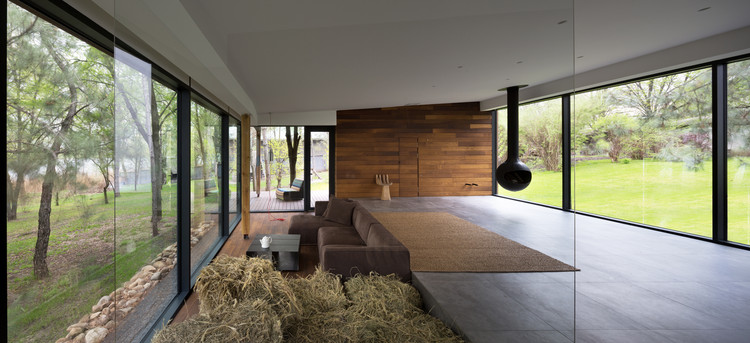 乌克兰河畔自然风光别墅-24