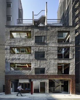 SAISEI Office Building in Kandanishikicho / Saisei Kenchiku Laboratory