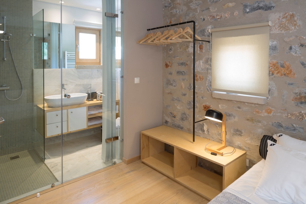 橄榄林中的石筑别墅-7