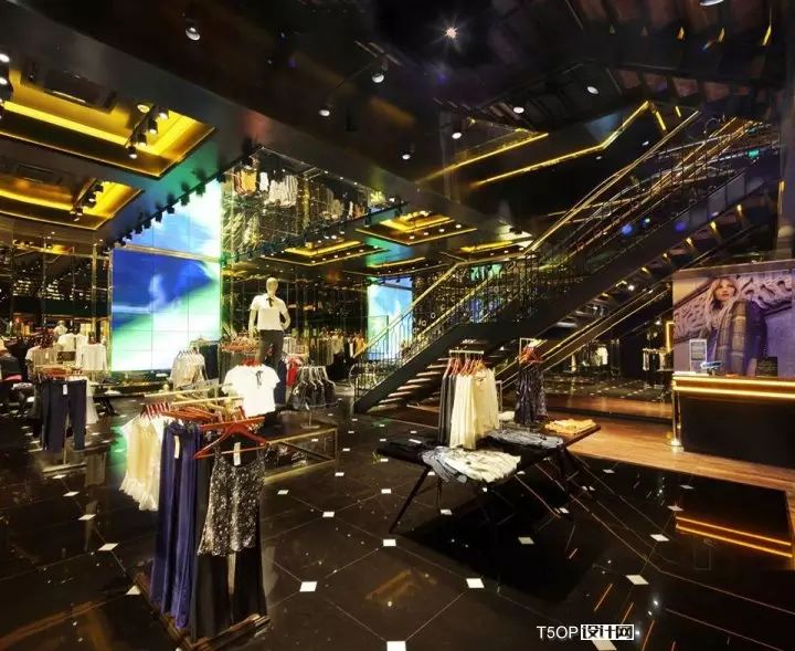 CUESTA BLANCA旗舰店女装店设计-6