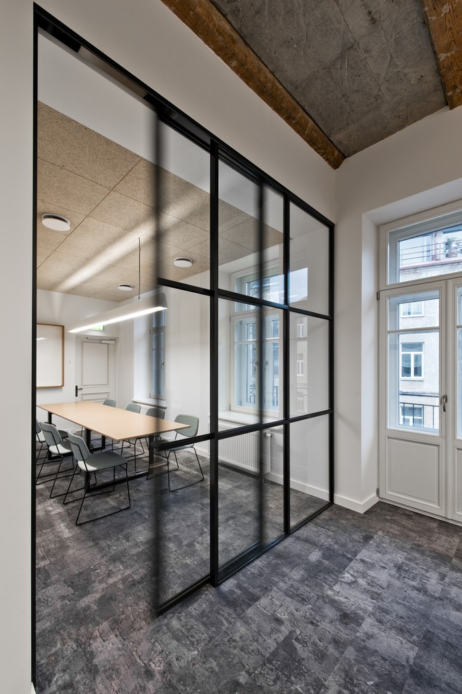 维尔纽斯 Treatwell 办公室,历史建筑中的现代美学空间-27