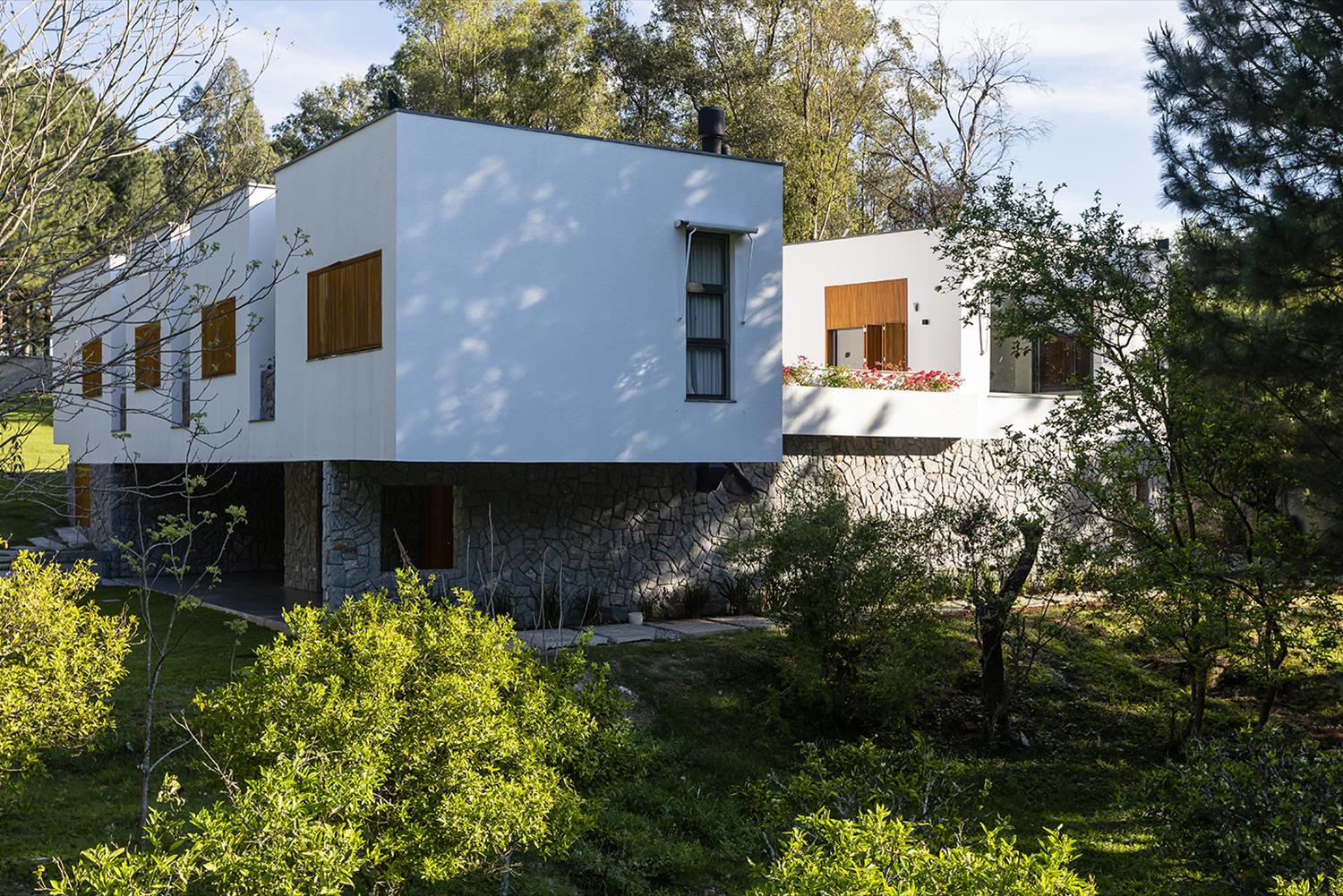 巴西圣玛利亚的现代绿意住宅 · Casa Chácara das Flores-5