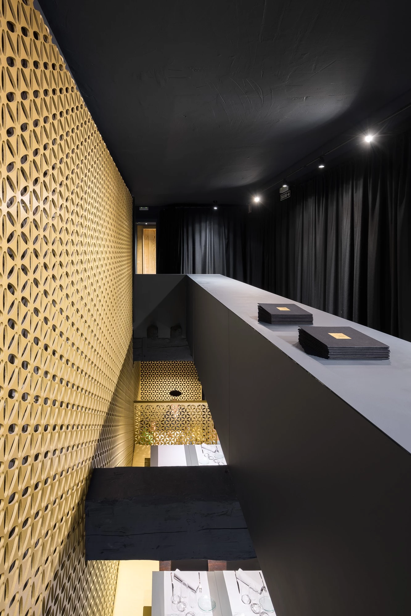 惊艳的西班牙餐厅设计，尊重传统与创新的完美结合-26