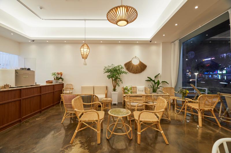 20 平米温馨双色咖啡厅-18