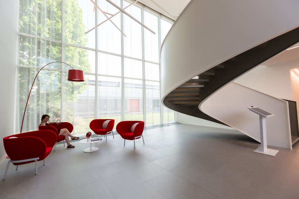 意大利 Gotha 化妆品公司总部，iarchitects 打造黑白对比的现代空间-21