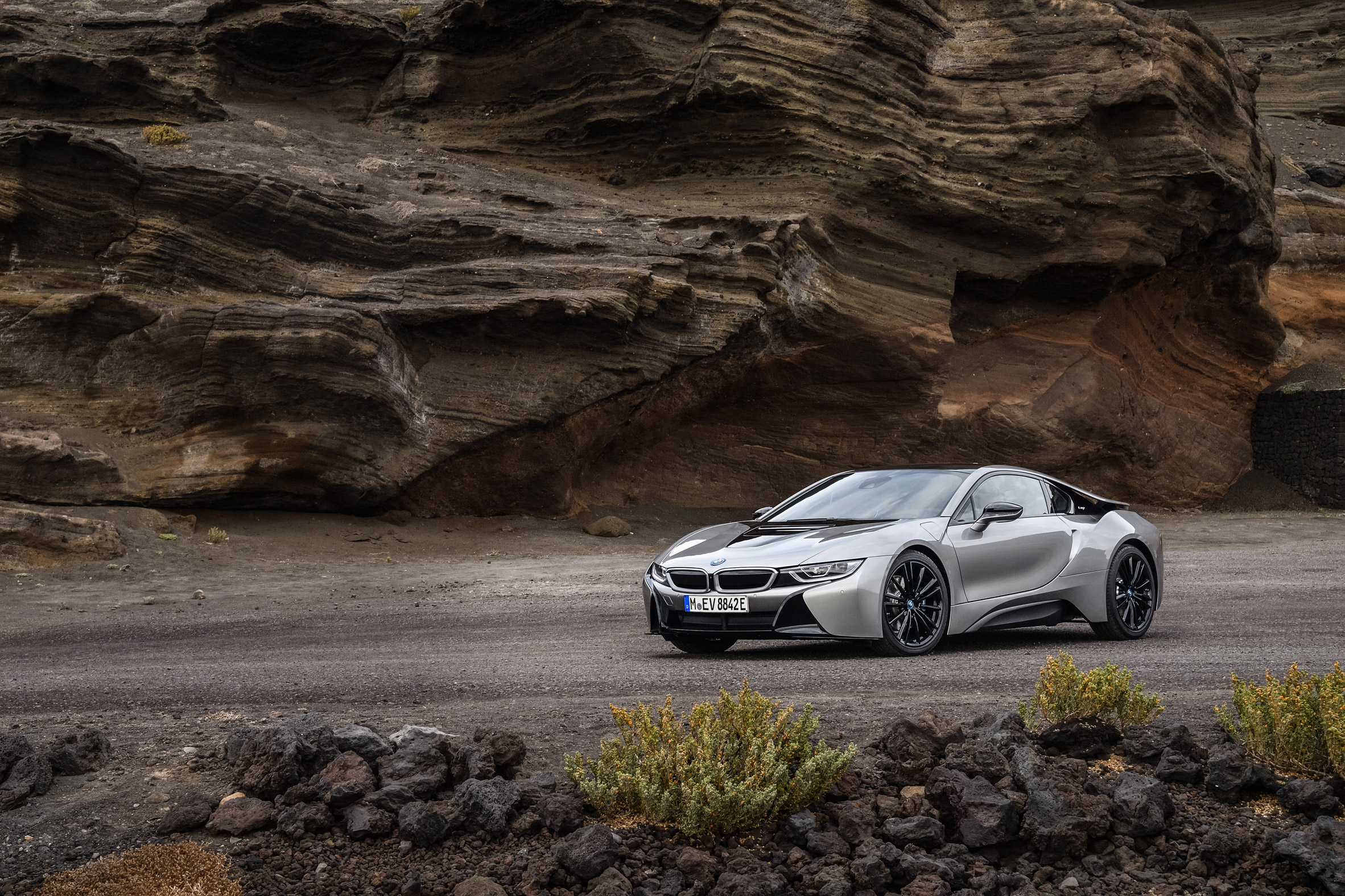 BMW unveils i8 Roadster at LA Auto Show-16