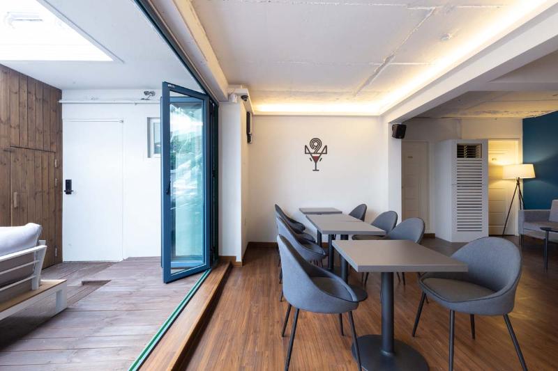 17 坪酒馆改造 | 复古韵味与时尚的完美结合-8