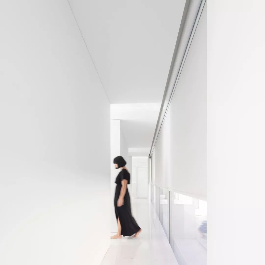 极简主义设计，葡萄牙里斯本的通透空间美学-39
