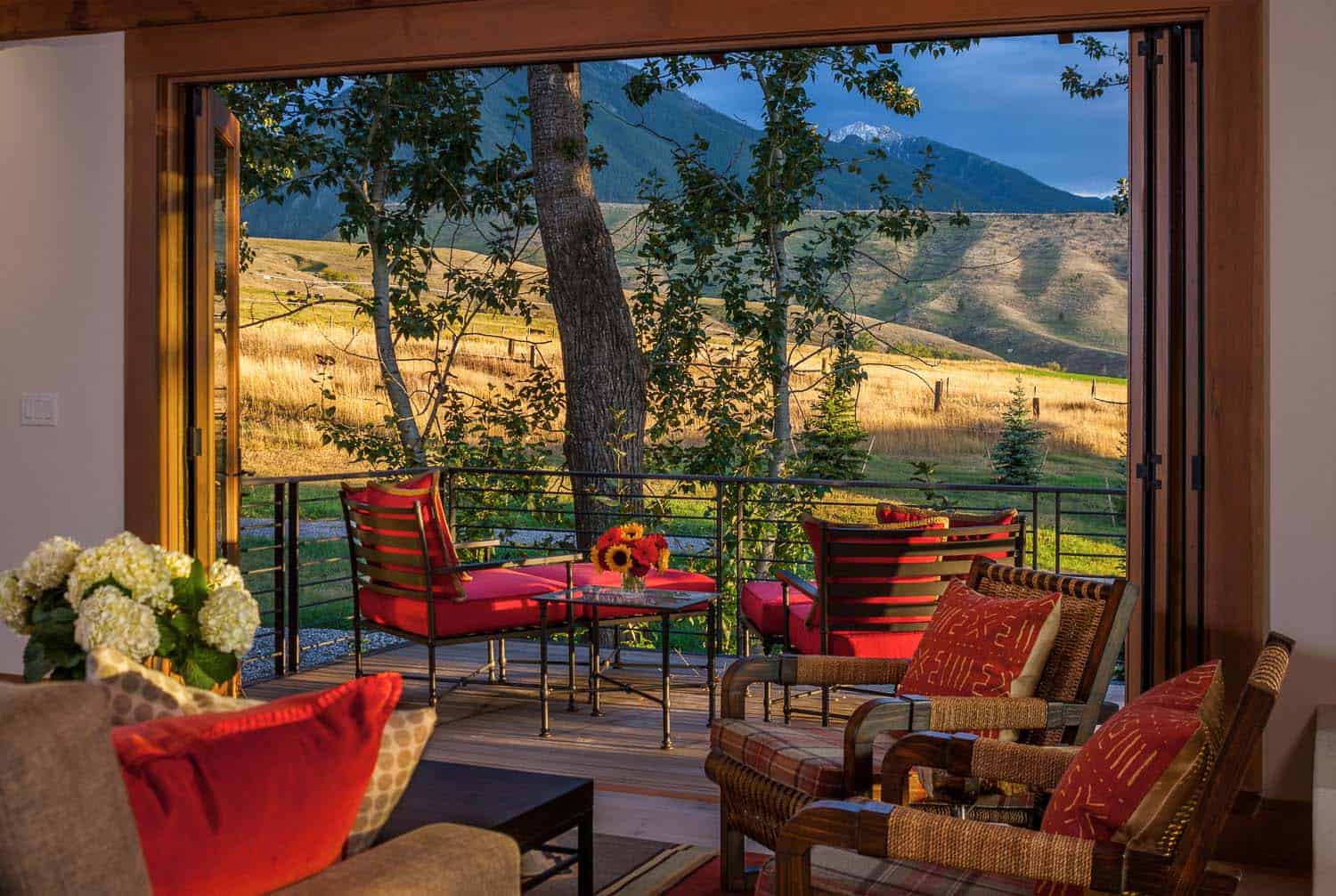 Breathtaking Montana mountain retreat in harmony with the environment-23