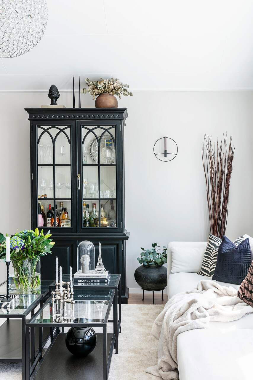 瑞典白色梦幻小屋 | 现代内饰与传统外观的完美结合-2