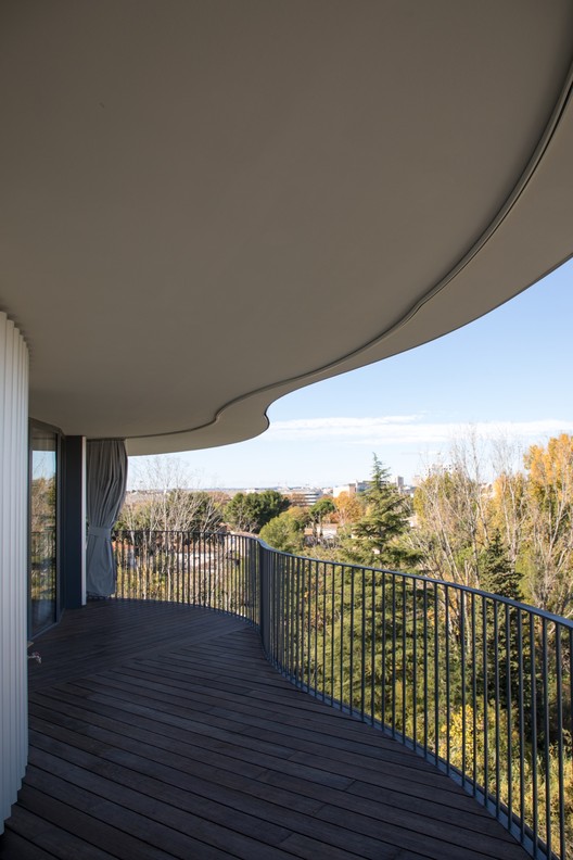 Folie Divine  Farshid Moussavi Architecture-9