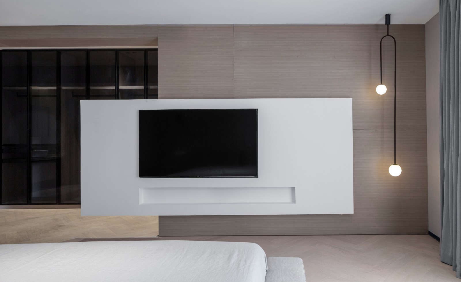 琐碎空间大改造 | 220 平经典现代风设计，灯光与质感的完美结合-11