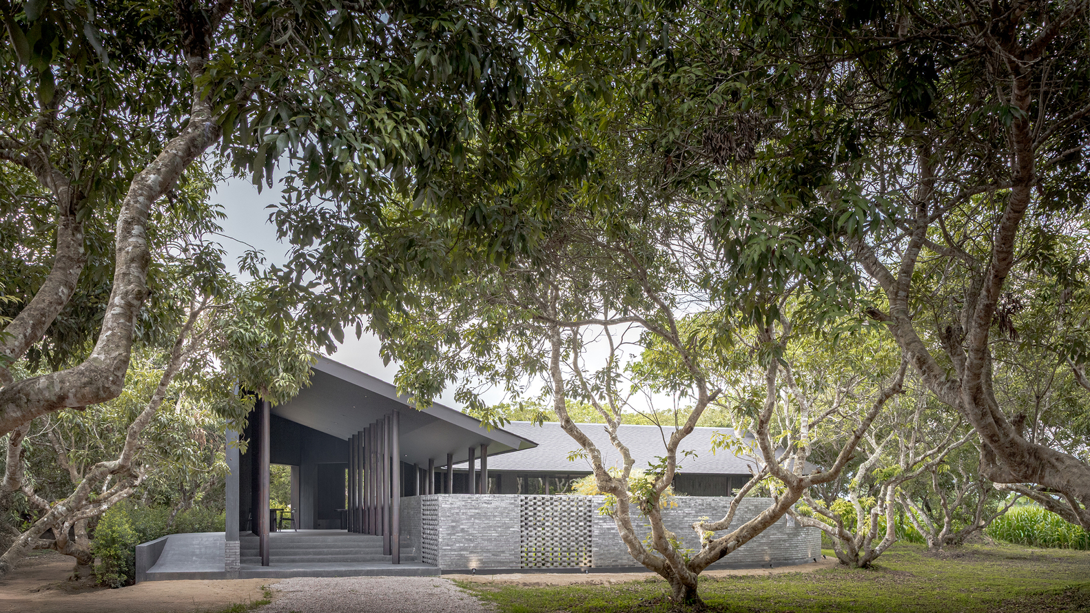 小花园里的玛达咖啡馆丨BodinChapa Architects-31