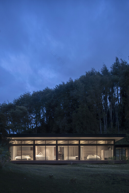 智利 Patagonia 湖畔复杂建筑设计丨Estudio Base Arquitectos-34