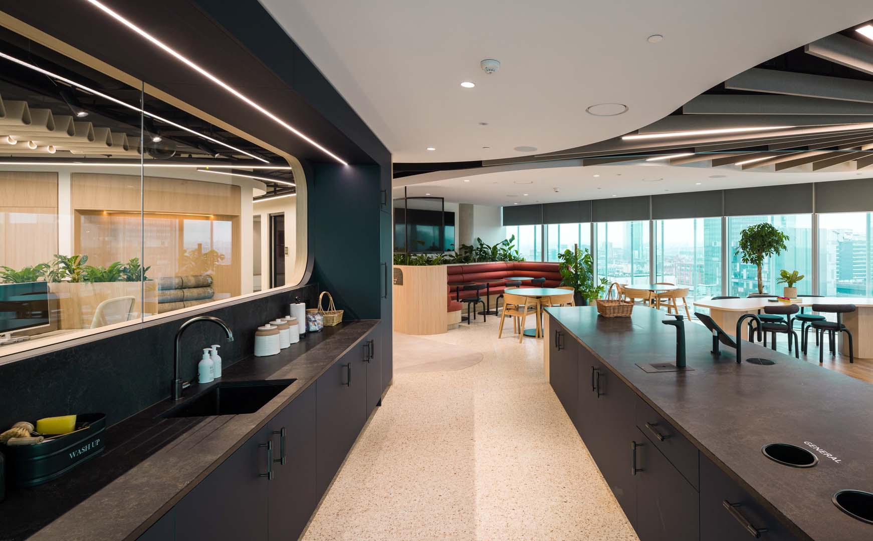 丨英国曼彻斯特丨SpaceInvader-10