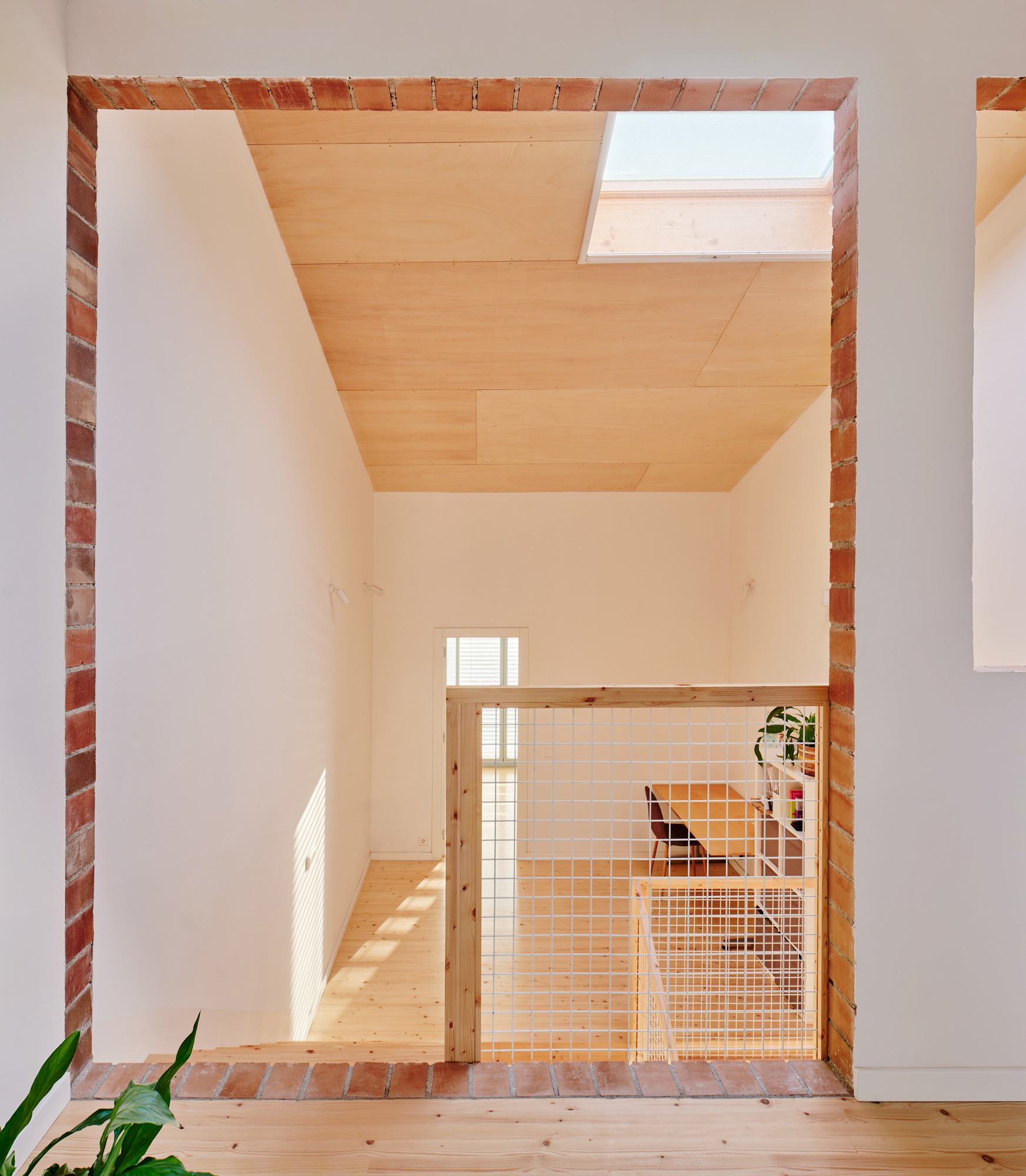115ARI Single-Family Home Between Party Walls in Sabadell / Vallribera Noray Arquitectes-30