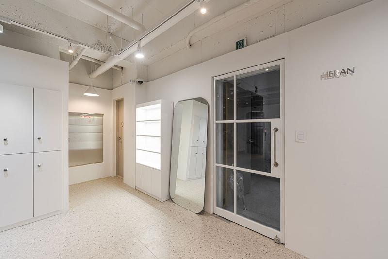 25 平韩式现代风格理发店设计，简约舒适-11