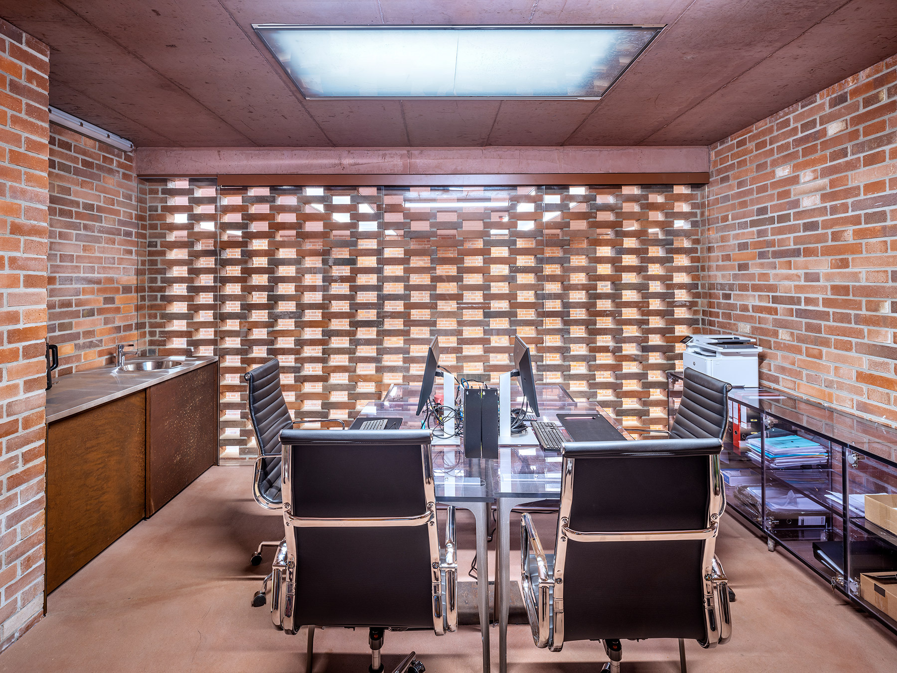 新舊共榮的城市典範：捷克舊磨坊改造，融合藝廊、教育中心、市民共享的文化場域 | FAM-44