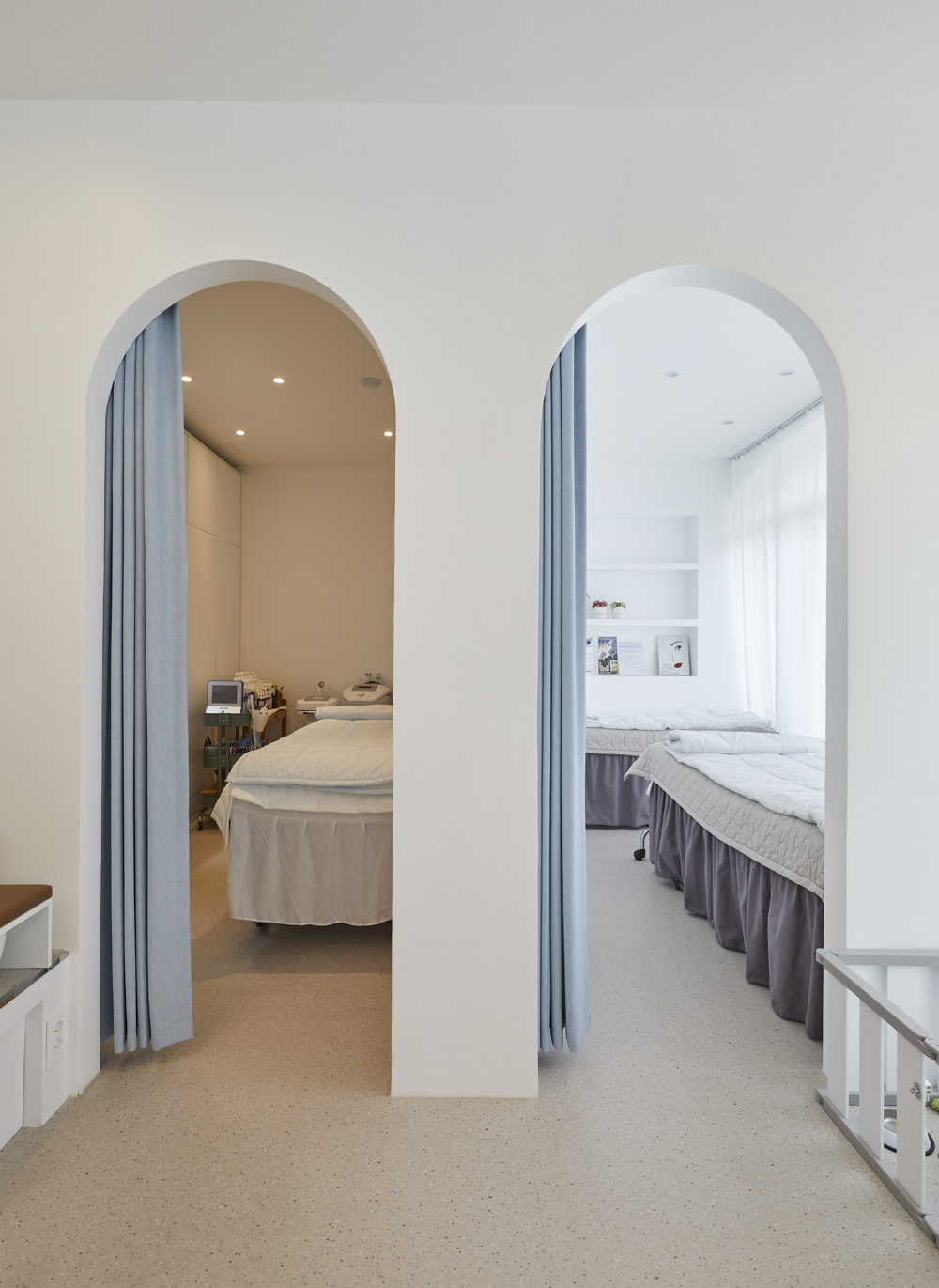 15 坪美妆店，现代白色调的精致空间-12