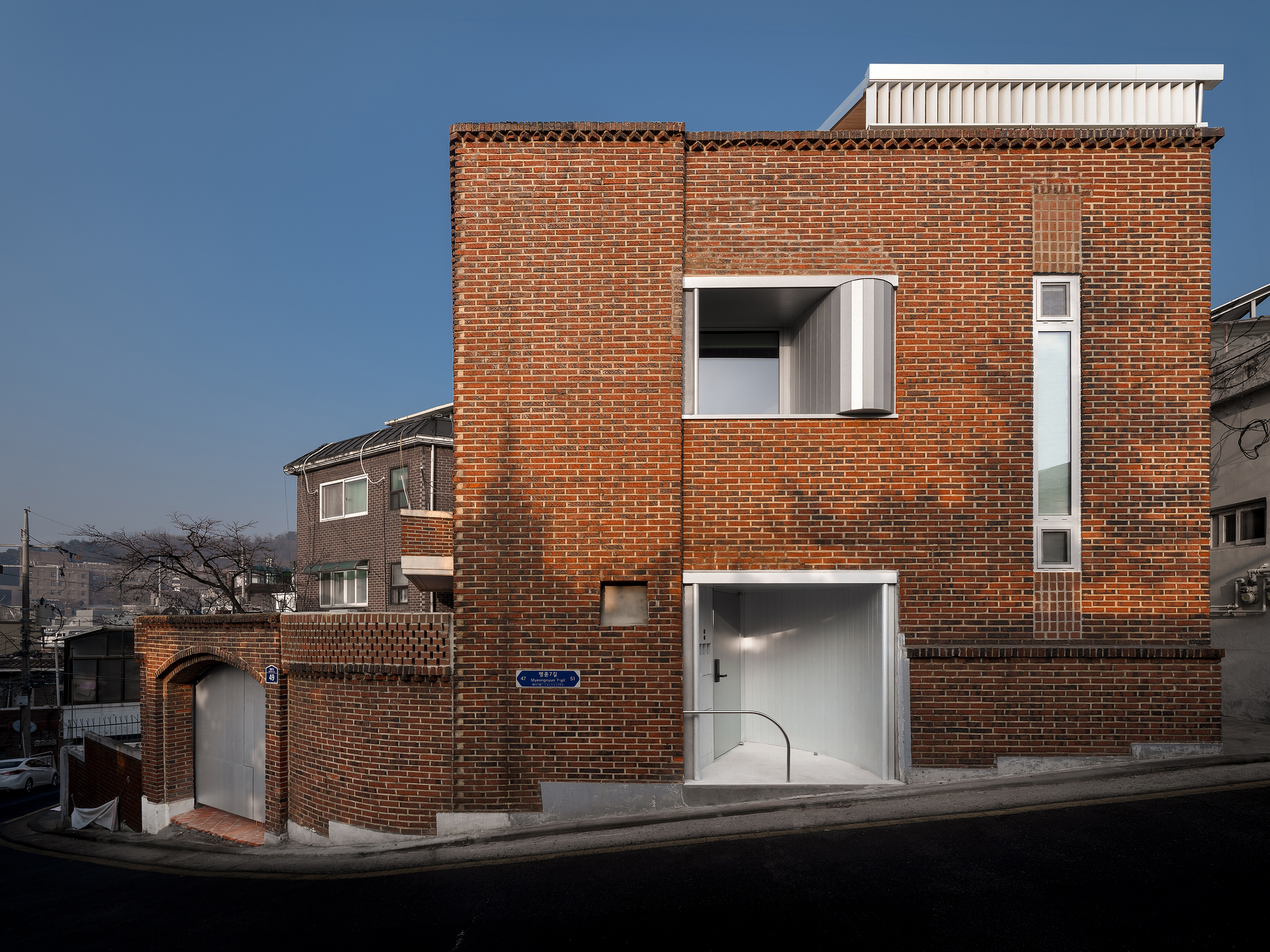 Reinterpreting a 50-Year-Old Building in Myeongnyun-dong丨sukchulmok + BRBB Architects-10