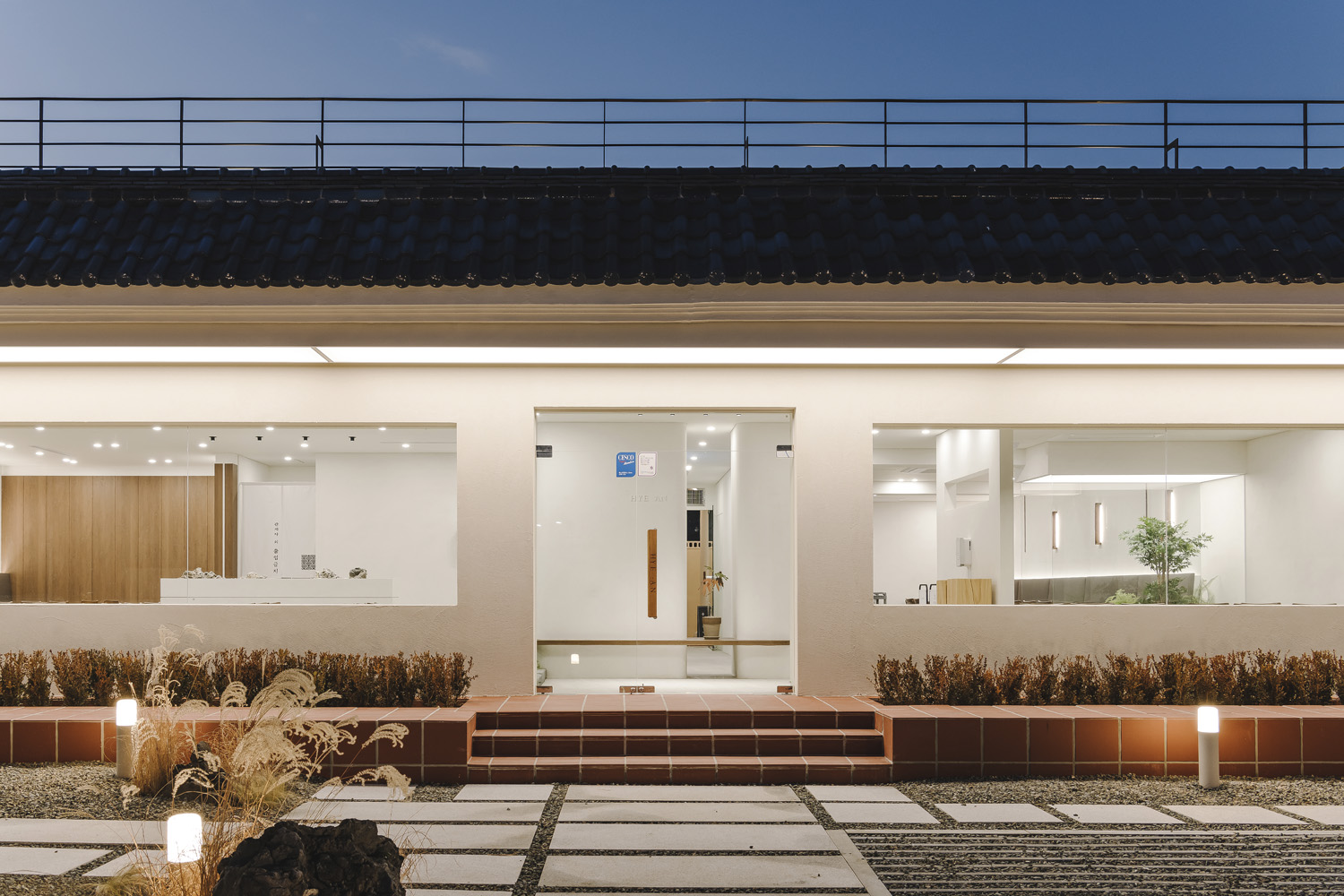 白色与木色，150 平米极简主义韩式餐厅设计-22