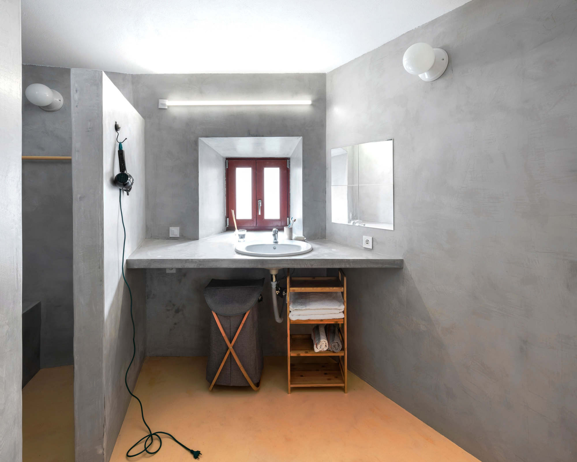 葡萄牙历史小镇中的跨洋重建公寓-14