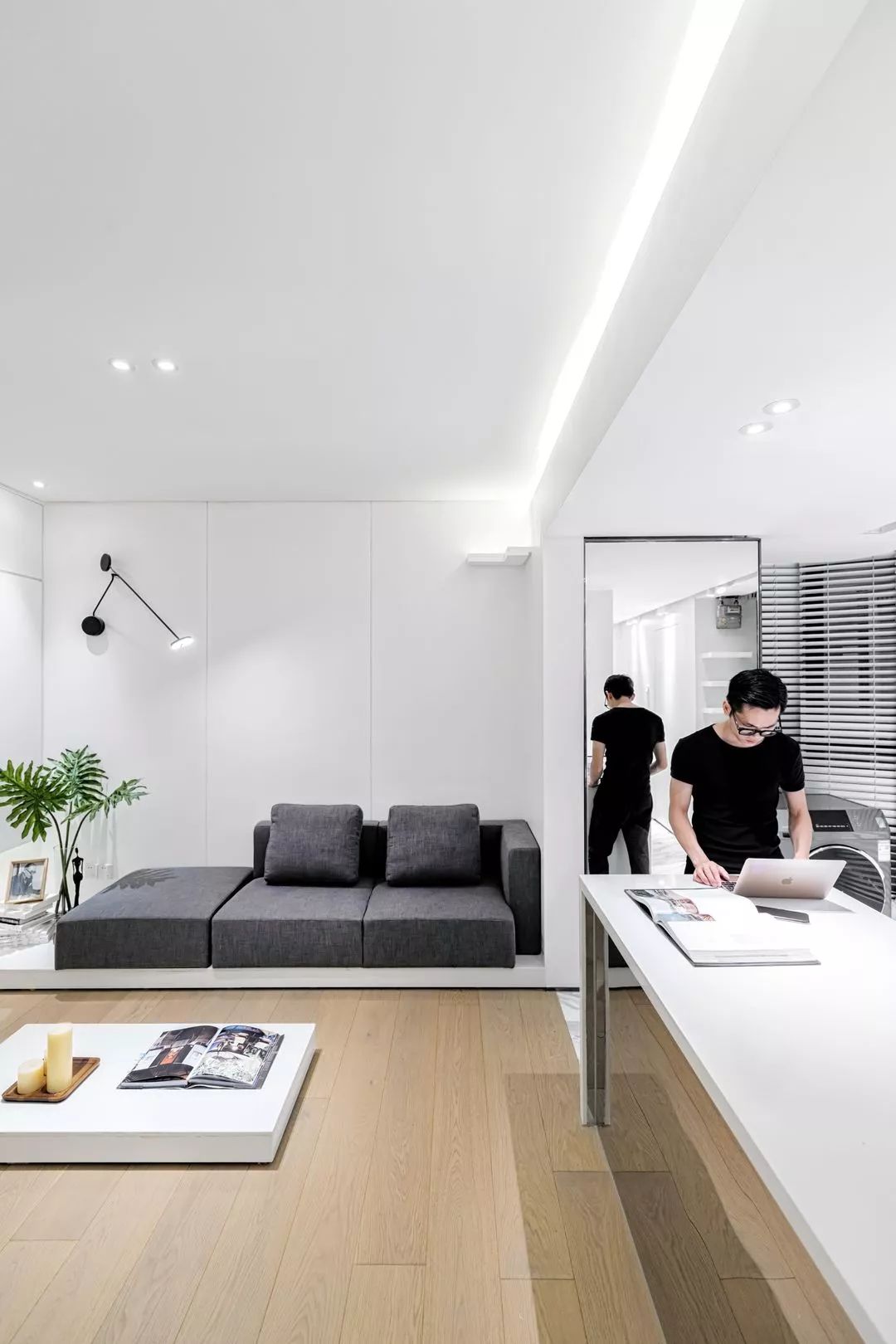 巧妙运用极简风让48㎡老城区小房呈现室内室外“格格不入”  李友友-5