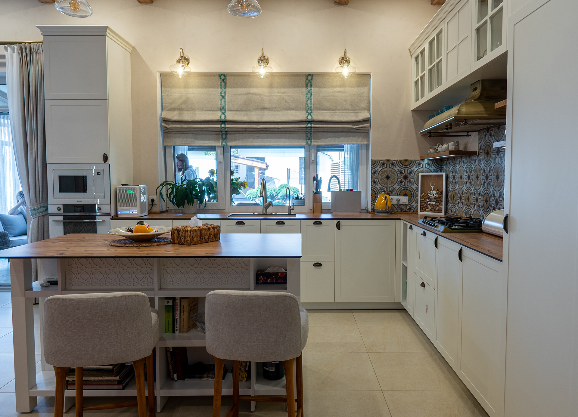 PRIVATE HOUSE: 300 sq.m, (Real)-1