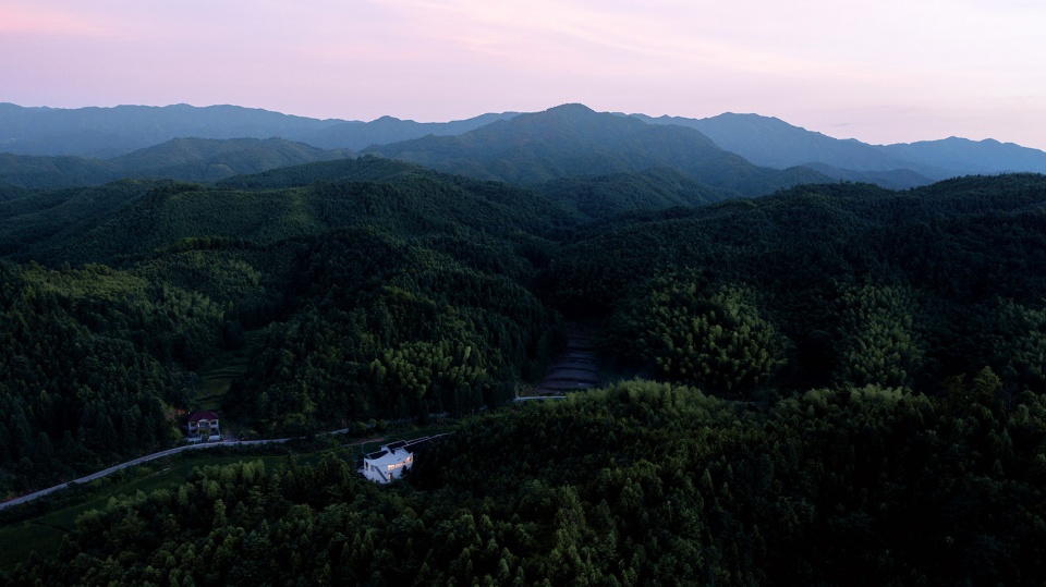 乡村画室 | 颠覆传统的建筑设计之美-56