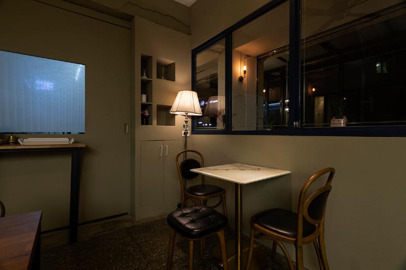 15 坪小屋变装，复古咖啡馆的温馨魅力-16