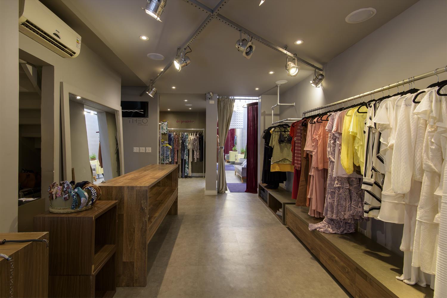 Loja Adriana Praça · Juliana Fabrizzi 的环保木质设计魅力-4