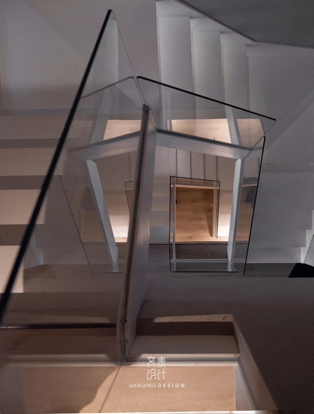 极简主义下的多彩地下室设计-65